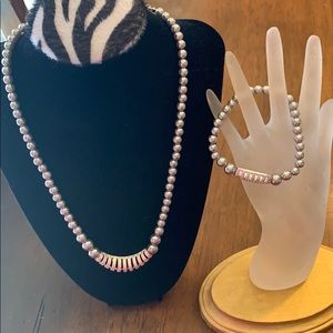 SAQ necklace and bracelet set